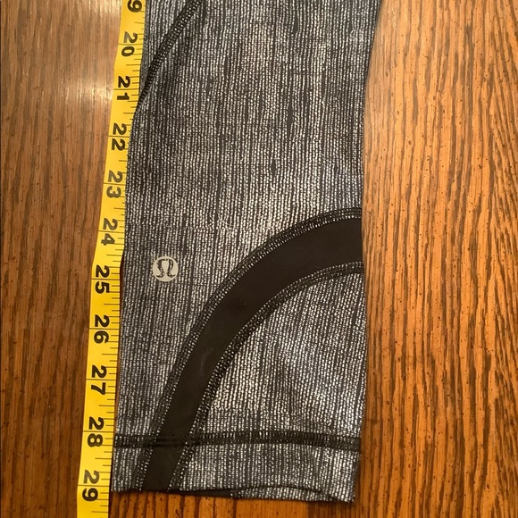 EUC Lululemon capris - Picture 3 of 6